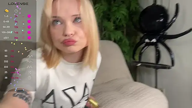 Snapshot of dollfromvenus chatting on 11.01.25 dollfromvenus online show from 11.01.25