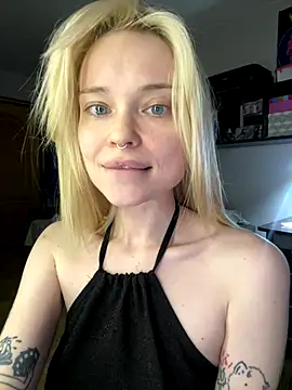 Snapshot of dollfromvenus chatting on 11.15.25 dollfromvenus online show from 11.15.25