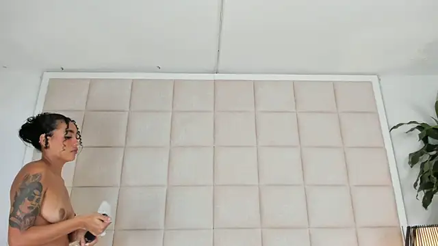 Nia Bunny online show from 01.15.25