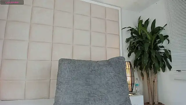 Nia Bunny online show from 01.16.25