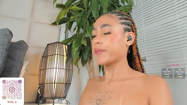 Nia Bunny online show from 03.11.25