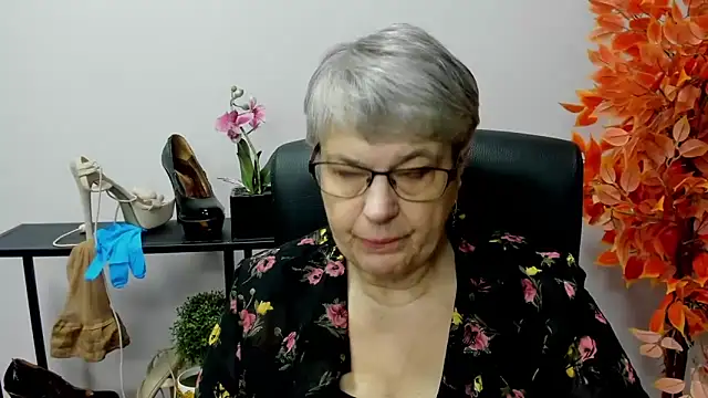 Snapshot of IrisDream chatting on 12.03.24 IrisDream online show from 12.03.24