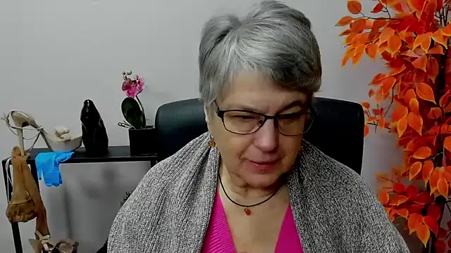 Snapshot of IrisDream chatting on 12.06.24 IrisDream online show from 12.06.24