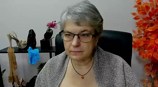 Snapshot of IrisDream chatting on 12.09.24 IrisDream online show from 12.09.24