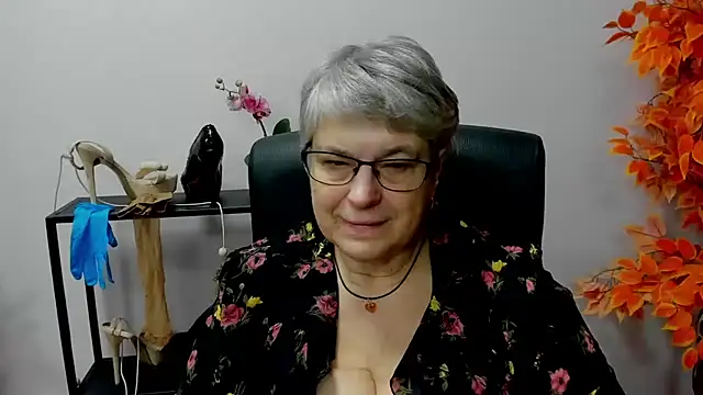 Snapshot of IrisDream chatting on 12.10.24 IrisDream online show from 12.10.24