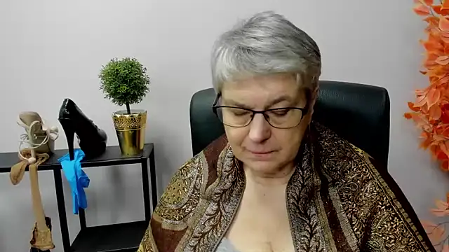 Snapshot of IrisDream chatting on 01.02.25 IrisDream online show from 01.02.25