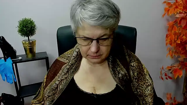 Snapshot of IrisDream chatting on 01.16.25 IrisDream online show from 01.16.25