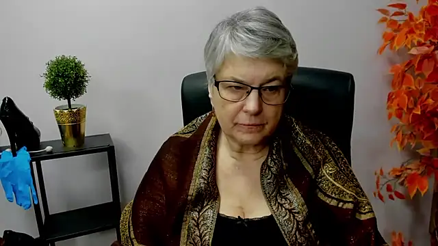 Snapshot of IrisDream chatting on 01.16.25 IrisDream online show from 01.16.25