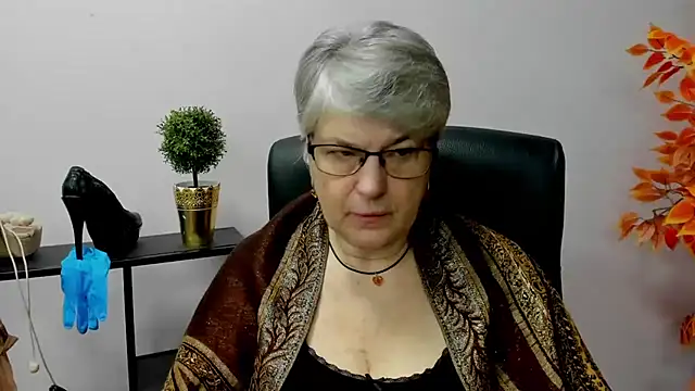 Snapshot of IrisDream chatting on 01.30.25 IrisDream online show from 01.30.25