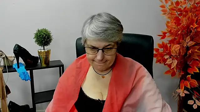 Snapshot of IrisDream chatting on 02.03.25 IrisDream online show from 02.03.25