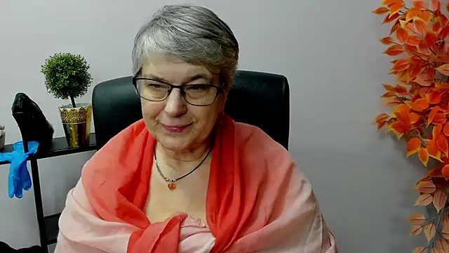 Snapshot of IrisDream chatting on 02.06.25 IrisDream online show from 02.06.25