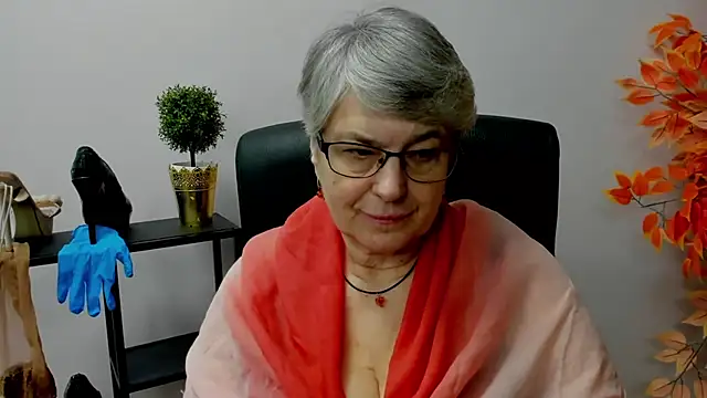 Snapshot of IrisDream chatting on 02.10.25 IrisDream online show from 02.10.25