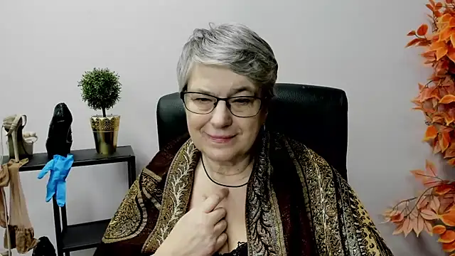 Snapshot of IrisDream chatting on 02.12.25 IrisDream online show from 02.12.25