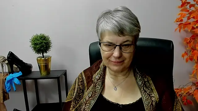 Snapshot of IrisDream chatting on 03.11.25 IrisDream online show from 03.11.25