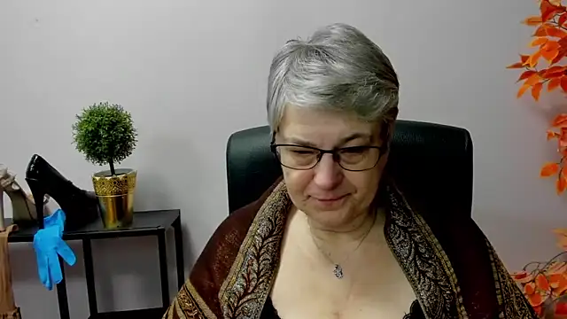 Snapshot of IrisDream chatting on 03.12.25 IrisDream online show from 03.12.25