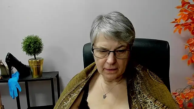 Snapshot of IrisDream chatting on 03.12.25 IrisDream online show from 03.12.25