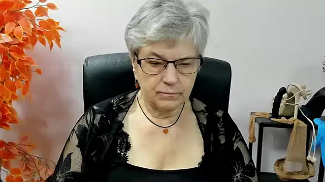 Snapshot of IrisDream chatting on 09.25.25 IrisDream online show from 09.25.25