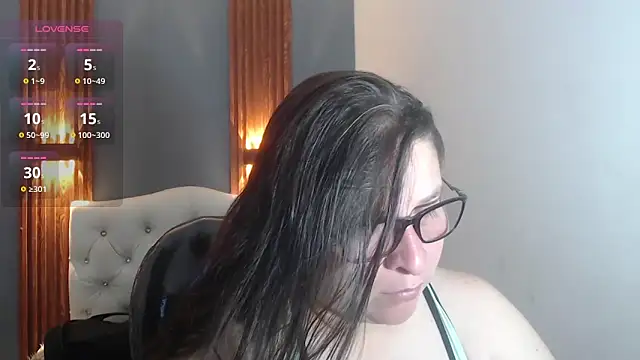 Snapshot of katty_femdom chatting on 04.25.26 katty femdom online show from 04.25.26