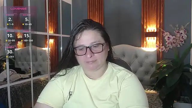 Snapshot of katty_femdom chatting on 04.28.26 katty femdom online show from 04.28.26