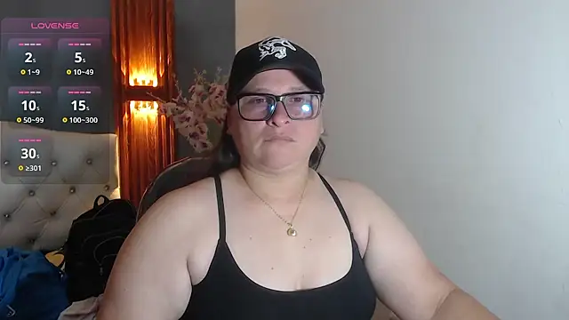 Snapshot of katty_femdom chatting on 05.17.26 katty femdom online show from 05.17.26