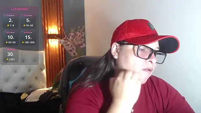Snapshot of katty_femdom chatting on 05.20.26 katty femdom online show from 05.20.26