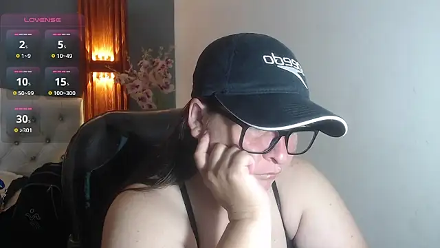 Snapshot of katty_femdom chatting on 05.21.26 katty femdom online show from 05.21.26