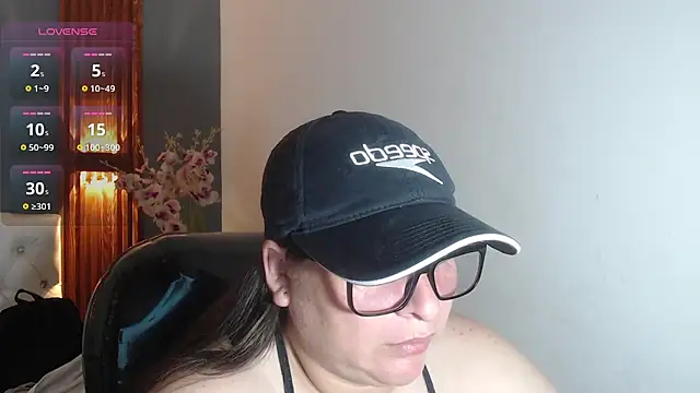 Snapshot of katty_femdom chatting on 05.22.26 katty femdom online show from 05.22.26