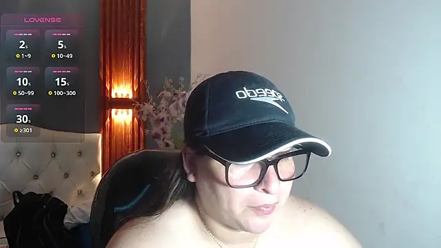 Snapshot of katty_femdom chatting on 05.29.26 katty femdom online show from 05.29.26