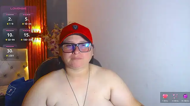 Snapshot of katty_femdom chatting on 05.30.26 katty femdom online show from 05.30.26