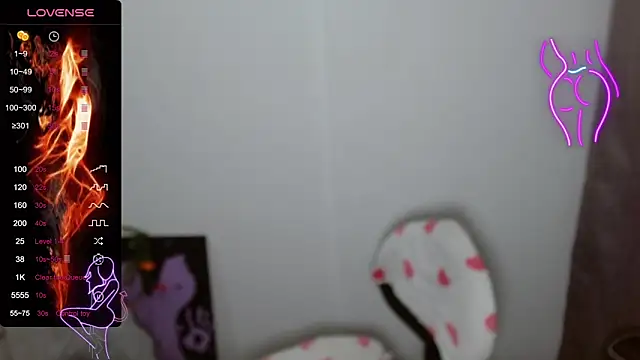 Snapshot of TRIXIE_TANG28 chatting on 02.04.25 TRIXIE TANG28 online show from 02.04.25