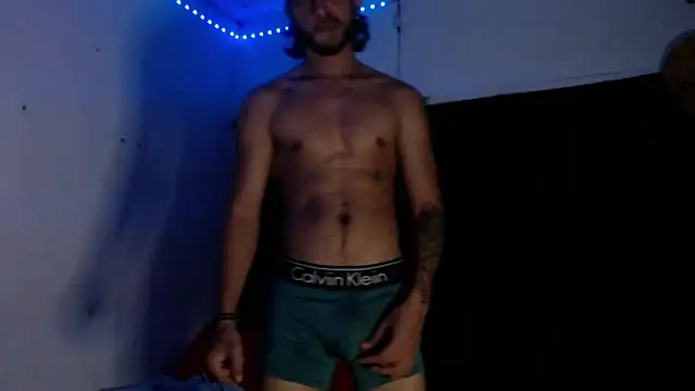 Snapshot of maxximus_100 chatting on 12.17.24 maxximus 100 online show from 12.17.24