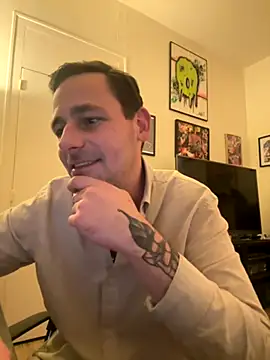 Snapshot of defbond420 chatting on 10.08.25 defbond420 online show from 10.08.25