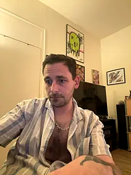 Snapshot of defbond420 chatting on 10.13.25 defbond420 online show from 10.13.25