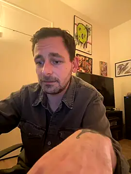 Snapshot of defbond420 chatting on 10.18.25 defbond420 online show from 10.18.25