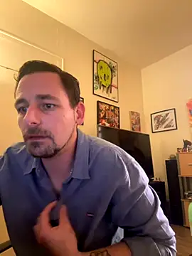 Snapshot of defbond420 chatting on 10.21.25 defbond420 online show from 10.21.25