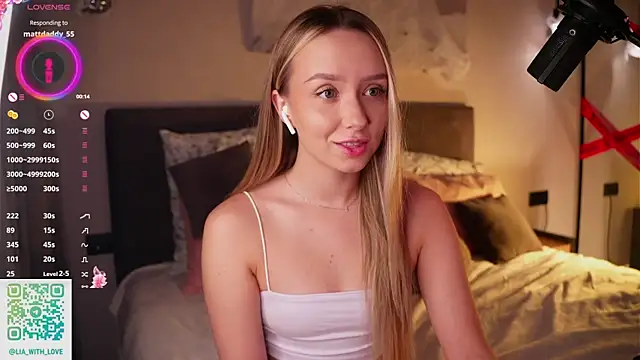 HollisBeckett online show from 11.15.25