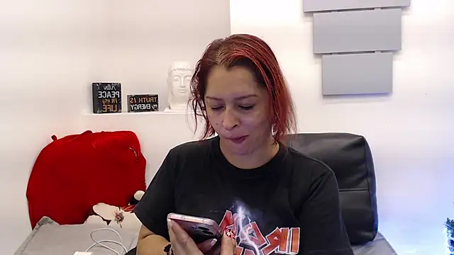 Snapshot of eva_twiss chatting on 03.25.26 eva twiss online show from 03.25.26