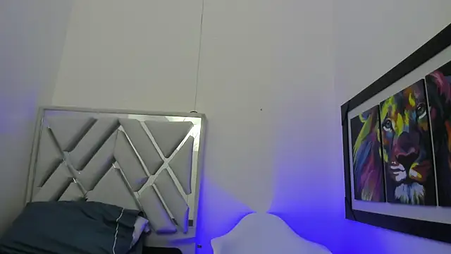 leslyylove online show from 12.17.24