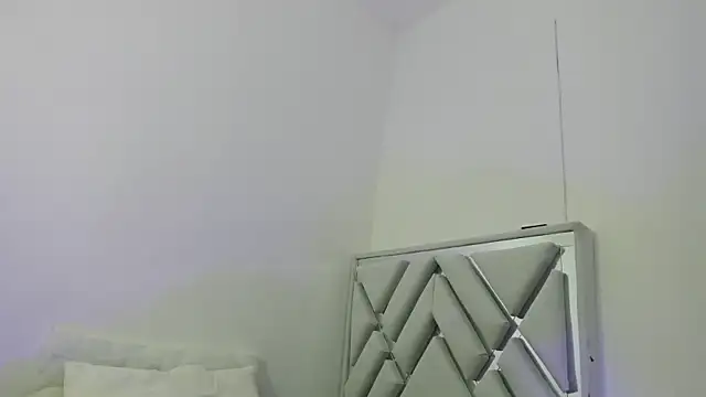 leslyylove online show from 02.28.25