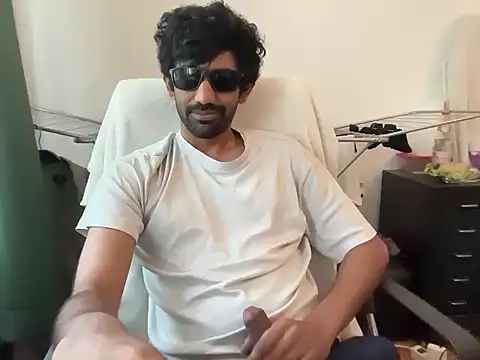 Snapshot of dominanthubby chatting on 06.03.26 dominanthubby online show from 06.03.26