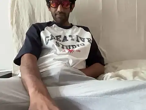 Snapshot of dominanthubby chatting on 06.10.26 dominanthubby online show from 06.10.26