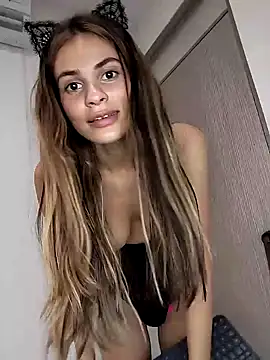 cuteluci  online show from 01.13.25