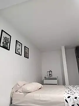 cuteluci  online show from 02.09.25