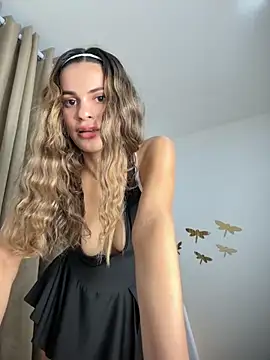 cuteluci  online show from 11.12.25