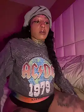 CrownedNyaries online show from 01.18.26