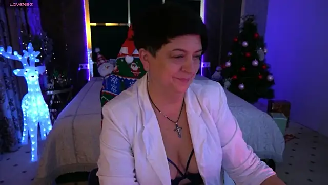 Snapshot of MilaSkyy chatting on 12.31.24 MilaSkyy online show from 12.31.24