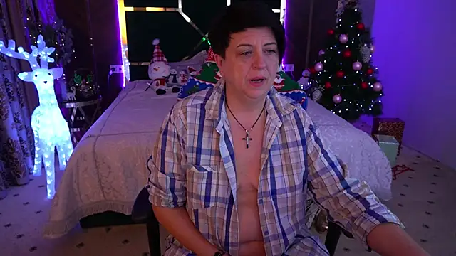 Snapshot of MilaSkyy chatting on 01.01.25 MilaSkyy online show from 01.01.25