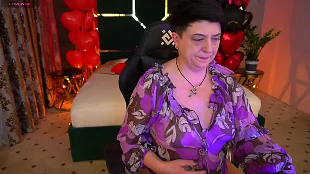 Snapshot of MilaSkyy chatting on 02.19.25 MilaSkyy online show from 02.19.25
