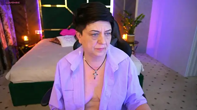 Snapshot of MilaSkyy chatting on 03.15.25 MilaSkyy online show from 03.15.25