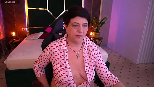 Snapshot of MilaSkyy chatting on 03.16.25 MilaSkyy online show from 03.16.25